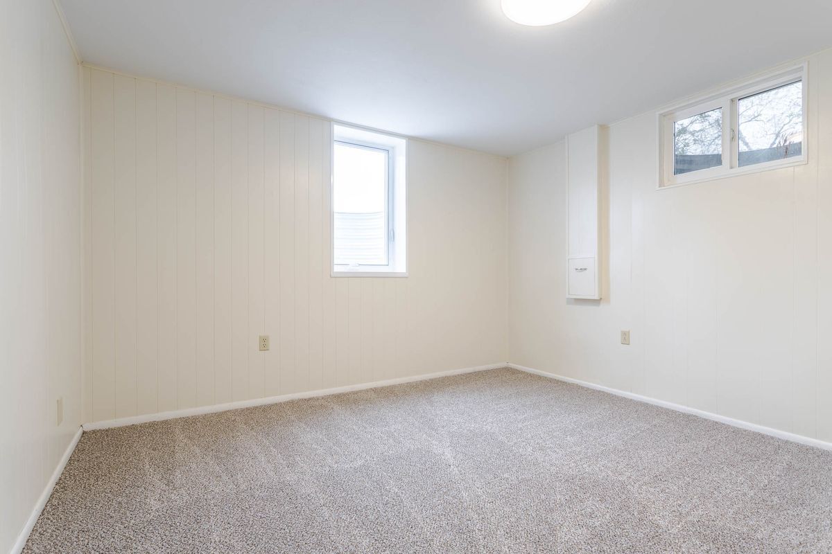 Building Photo - 755 Braun St