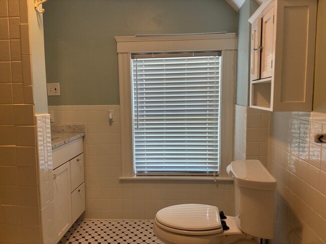 Building Photo - 603 High St