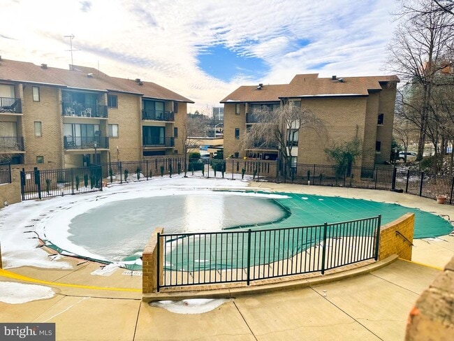 Building Photo - 6 Monroe St