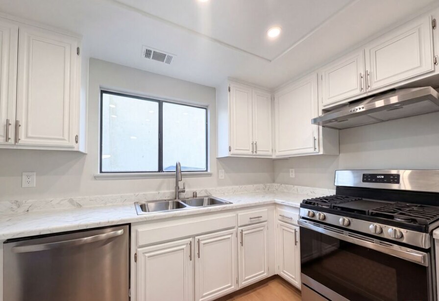 Building Photo - 2553 E Ave J 4