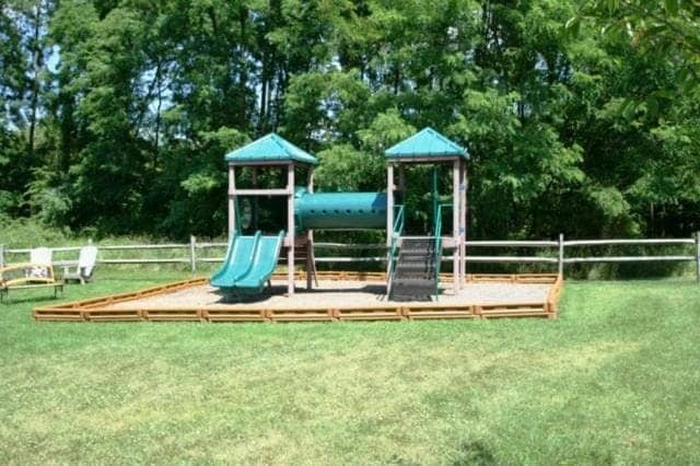 Building Photo - 102 Larson Dr