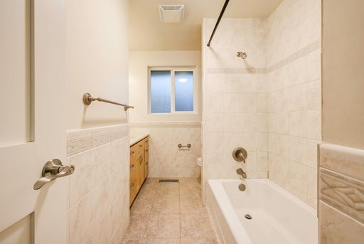 Building Photo - Beautiful 4 Bedroom Home in Matthews Beach AVAILABLE NOW!