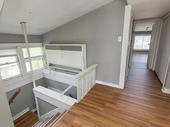 Building Photo - "Charming 2-Bedroom Gem with Ample Space on Cottage Grove Avenue!"