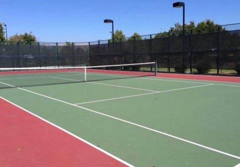 Building Photo - 680 Fernleaf Dr