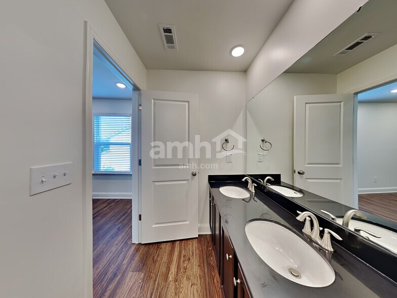 Building Photo - 3209 Brierhill Rd