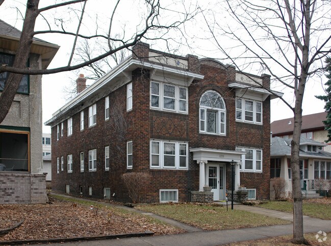 Primary Photo - 3211 Fremont Ave S