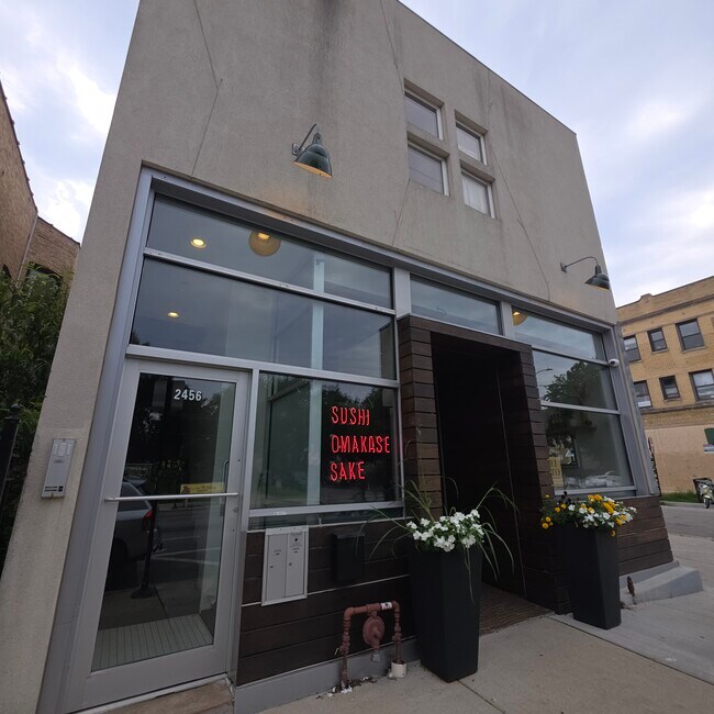 Building Photo - 2456 N California Ave