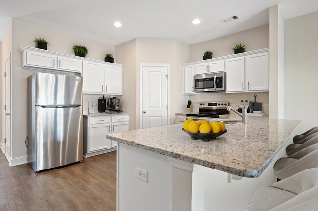 Building Photo - Omnia at Richmond Hill