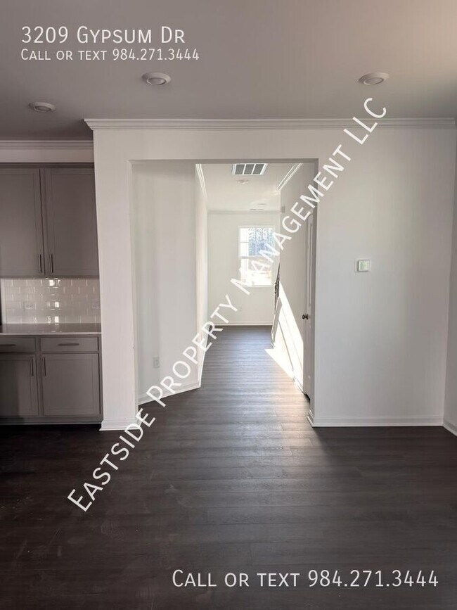 Building Photo - 3209 Gypsum Dr