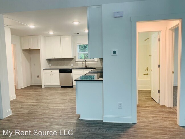 Building Photo - 2 br, 2 bath House - 105 Oak St