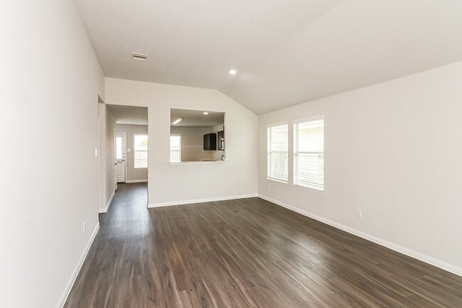Building Photo - 810 Desoto Dr