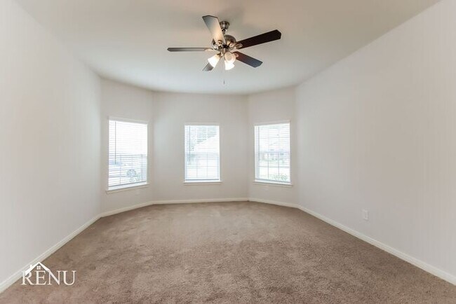 Building Photo - 10429 Sweetwater Creek Dr