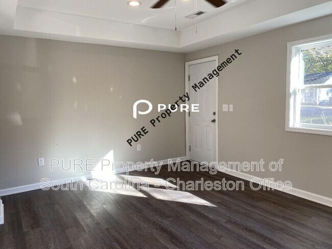 Building Photo - 1612 Acacia St