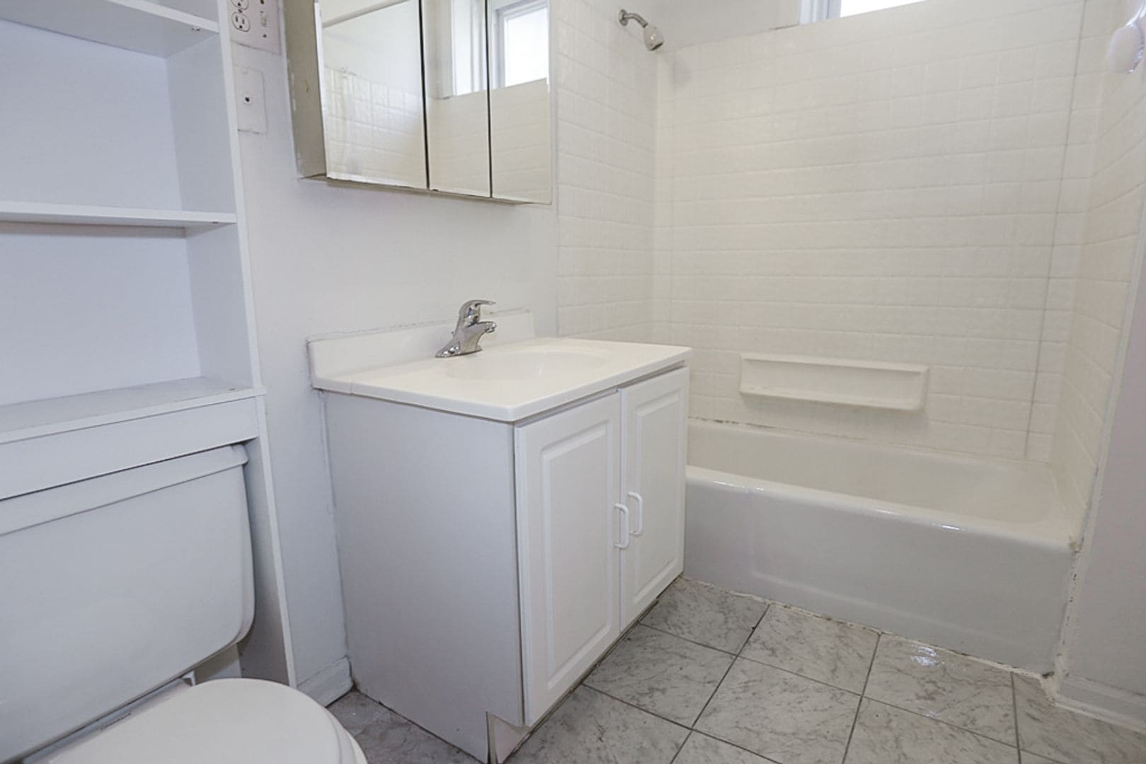 Building Photo - 3820 N Sheffield Ave