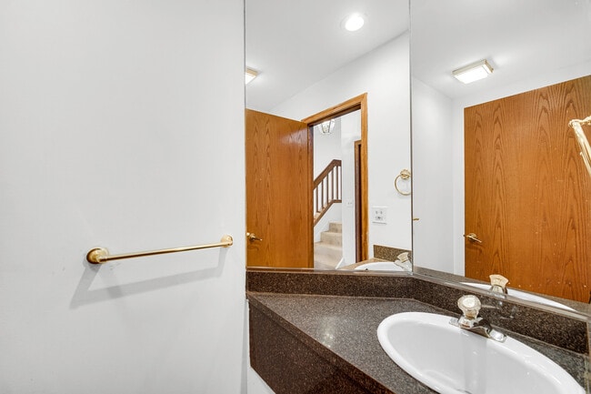 Building Photo - 1017 Arbor Ct