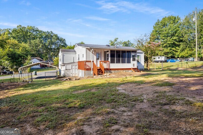 Building Photo - 1801 Crestridge Dr SE