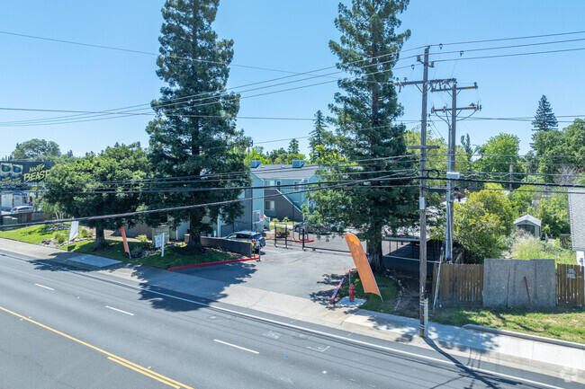 Building Photo - Village Pointe Apartments