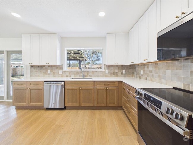 Building Photo - 9400 Longvale Dr