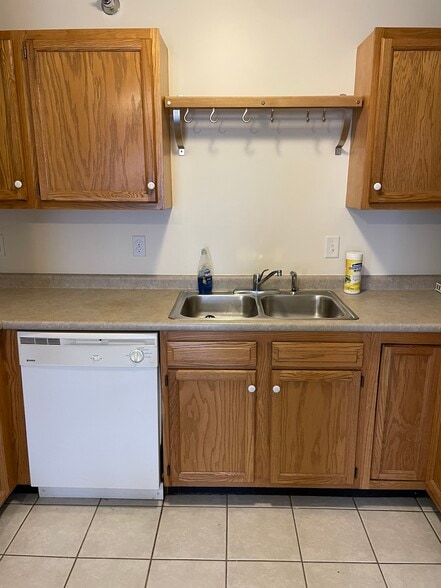 Building Photo - 305 Lime Kiln Rd