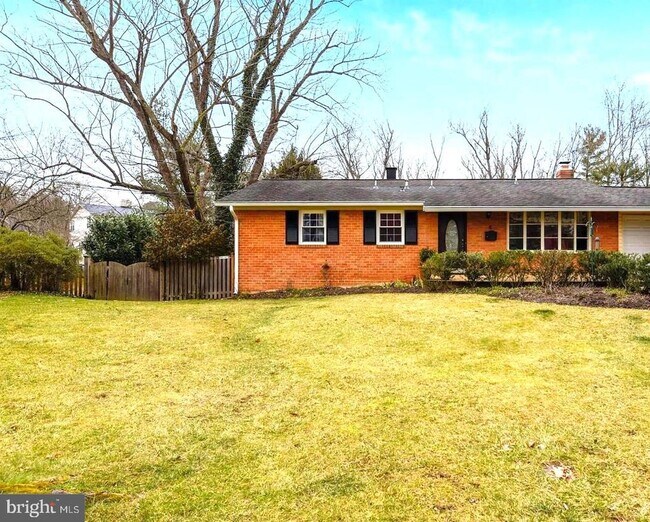Building Photo - 5 Charen Ct