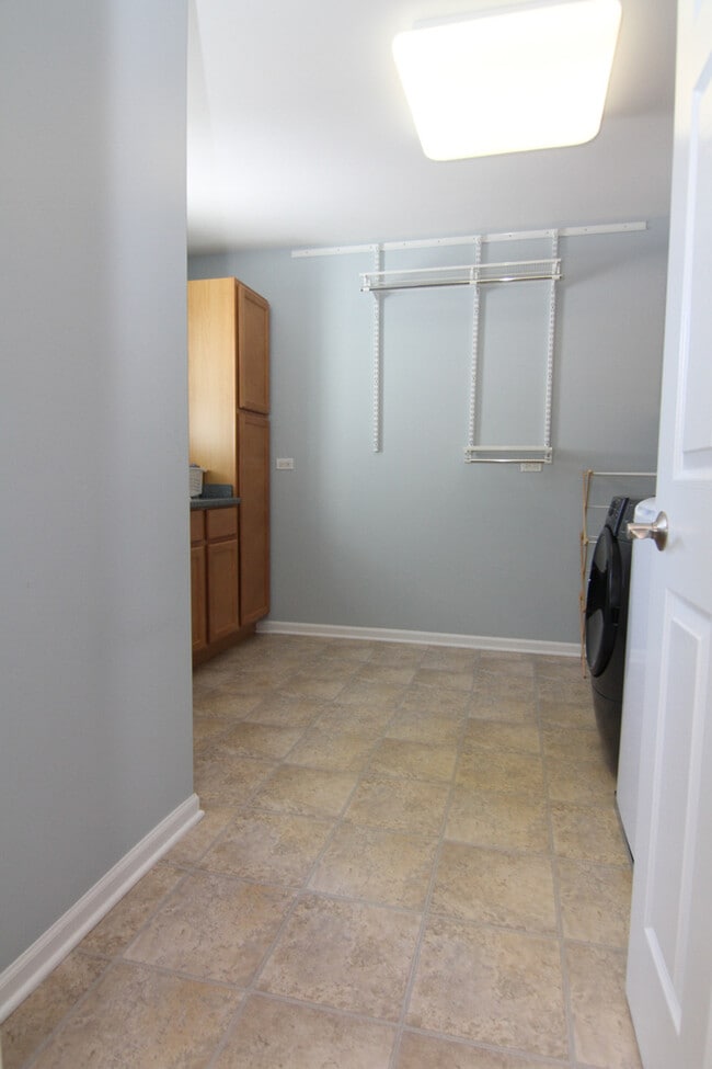 Building Photo - 2930 Glacier Way
