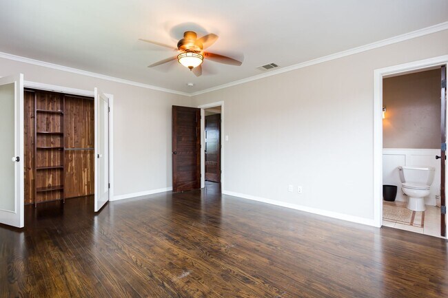 Building Photo - Loma Portal Craftsman with Views