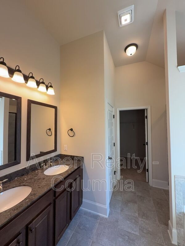 Building Photo - 510 Meadow Grass Ln