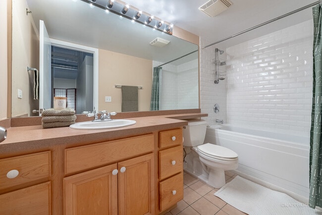 Building Photo - 500 S Clinton St