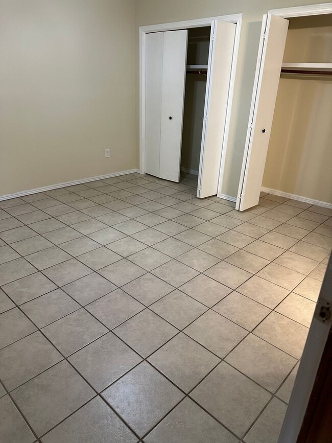 Building Photo - Wallen Bluff 4 Plex