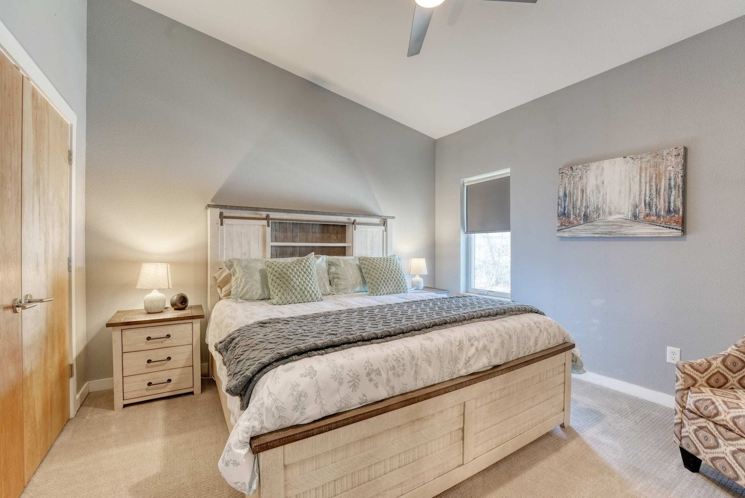 Building Photo - 330 W 5th St