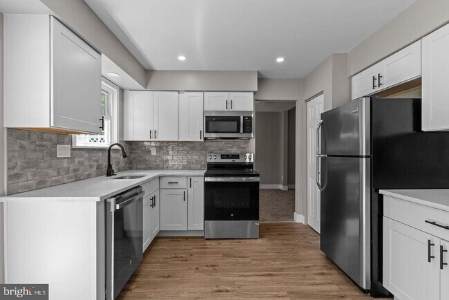 Building Photo - 203 Commonwealth Dr