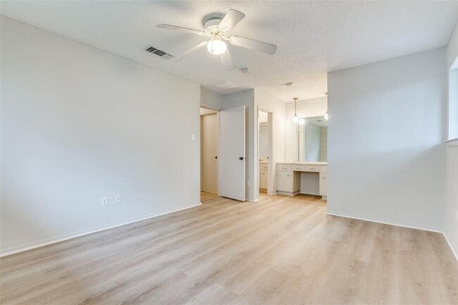 Building Photo - 12304 Bent Cedar Cove