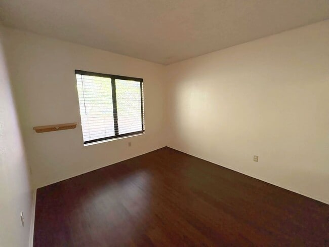 Building Photo - 3 Bedroom Rancho Cucamonga Condo