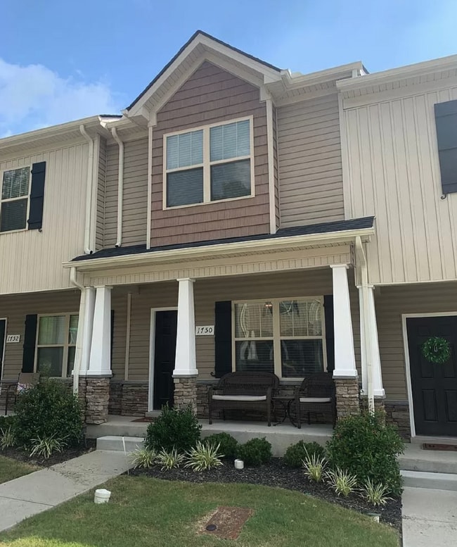 Building Photo - 1750 Sprucedale Dr