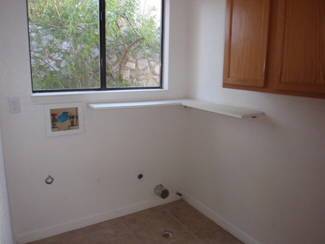 Building Photo - COMING SOON: Three Bedroom Home for Rent