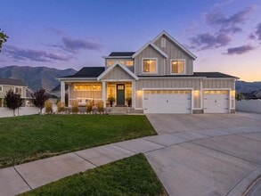 Building Photo - 301 S Thomas Cir