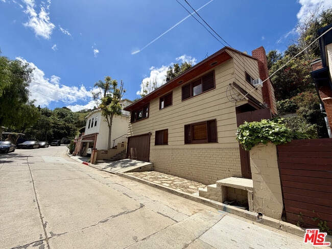 Building Photo - 6871 Pacific View Dr