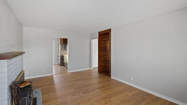 Building Photo - Centrally Located Sacramento Home