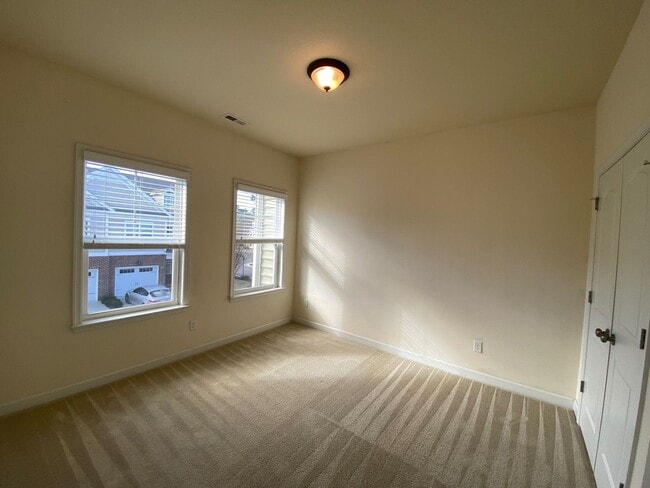 Building Photo - Spacious & Updated 3BR/3BA Home Near Shopping & Interstate Access!