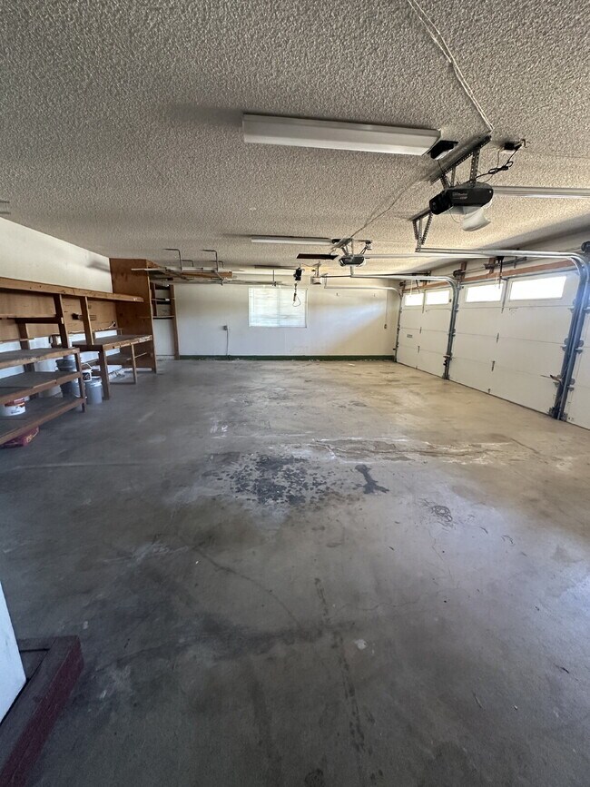 Building Photo - $5,250 - 4 Bed / 3 Bath Remodeled House in El Cajon