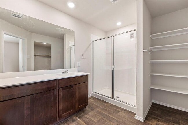 Building Photo - 128 Shimmering Cv