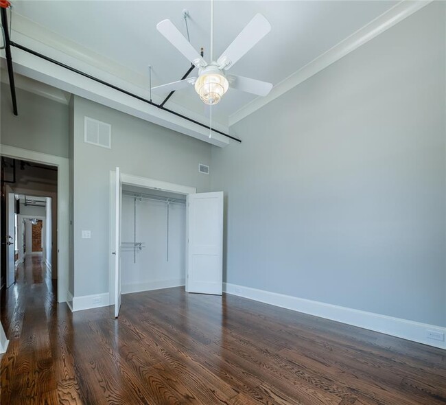 Building Photo - 201-201 W Jefferson St