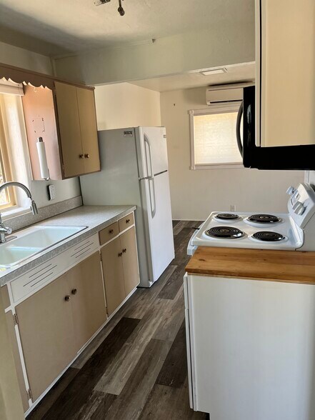 kitchen 3 - 2426 N Orchard Ave