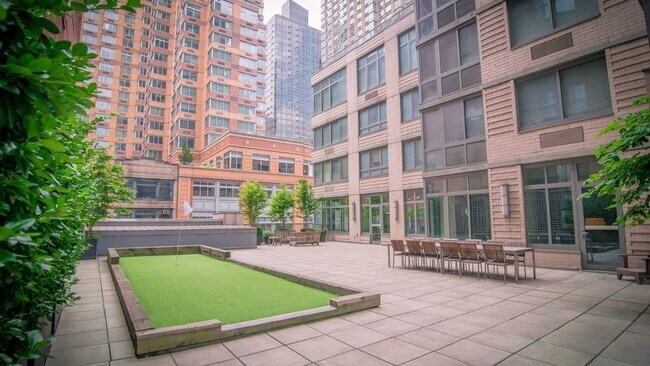 Building Photo - 800 Sixth Avenue