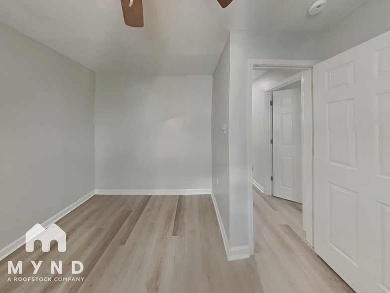 Building Photo - 900 Chalmers St