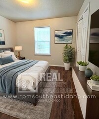 Building Photo - Spacious & Updated 2 Bedroom, 2 Bathroom Twin Home in Ammon with Garage, Fenced Backyard, and Hoo...