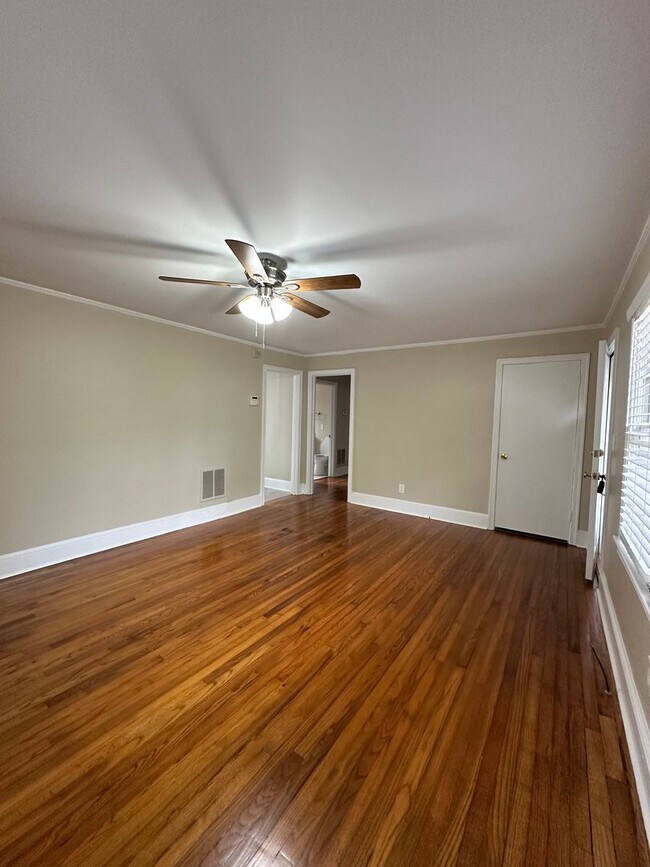 Building Photo - Normaltown Home Move-in ready