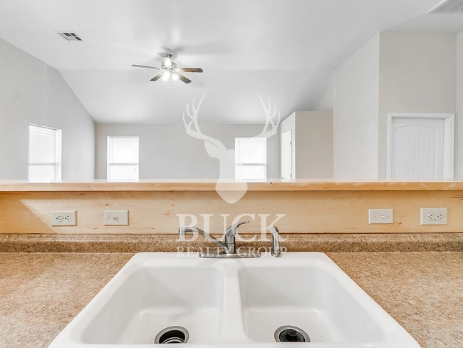 Building Photo - 1201 Stansell Dr