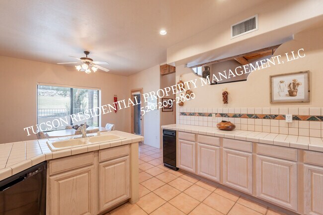 Building Photo - 9876 N Ridge Shadow Pl