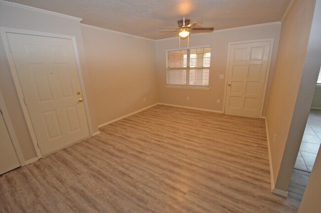 Building Photo - Tara Condos 2 Bed 1 Bath Apt NW 63rd & May...